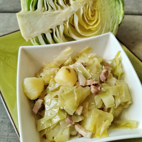 Poêlée de chou lisse blanc aux lardons